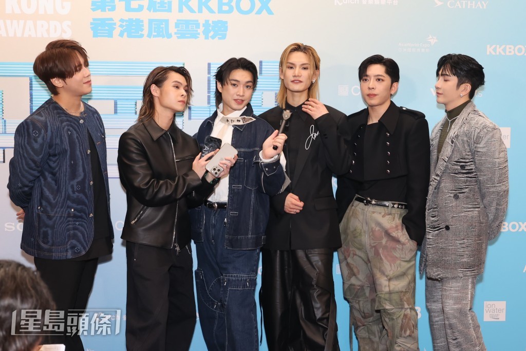 對於花姐讚Jeremy是小組中唱歌最好的一個，他表示多謝花姐。