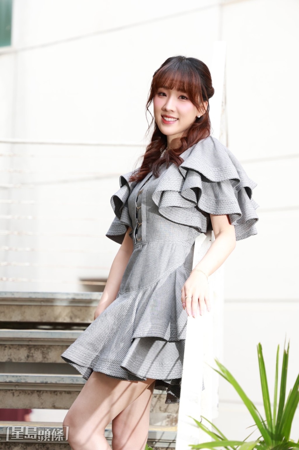 甄敏芳(Jenny)樣靚聲甜,人氣頗高。 甄敏芳(Jenny)樣靚聲甜,人氣頗高。