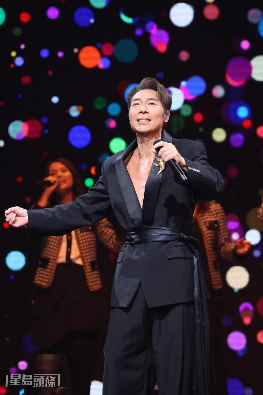 一連三埸「許志安Andy Hui(ON STAGE)演唱會」,昨晚(10日)在紅館圓滿落幕。 一連三埸「許志安Andy Hui(ON STAGE)演唱會」,昨晚(10日)在紅館圓滿落幕。