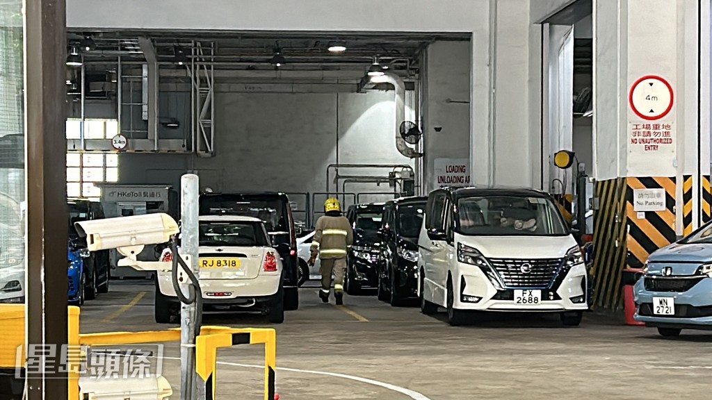 消防到場將火撲熄。林思明攝