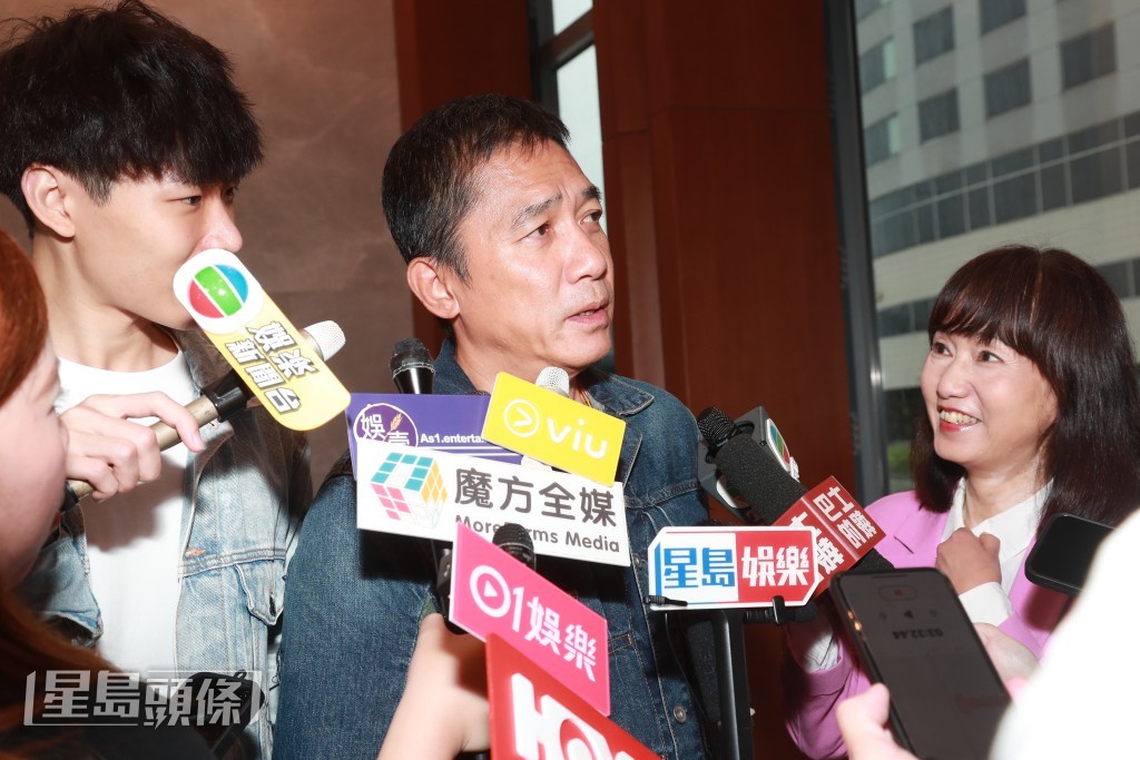 當講到參演韓國女團NewJeans歌曲《Cool With You》MV，問到合作後可有稱為NewJeans fans？梁朝偉打趣道：「好似佢哋係我嘅fans！」