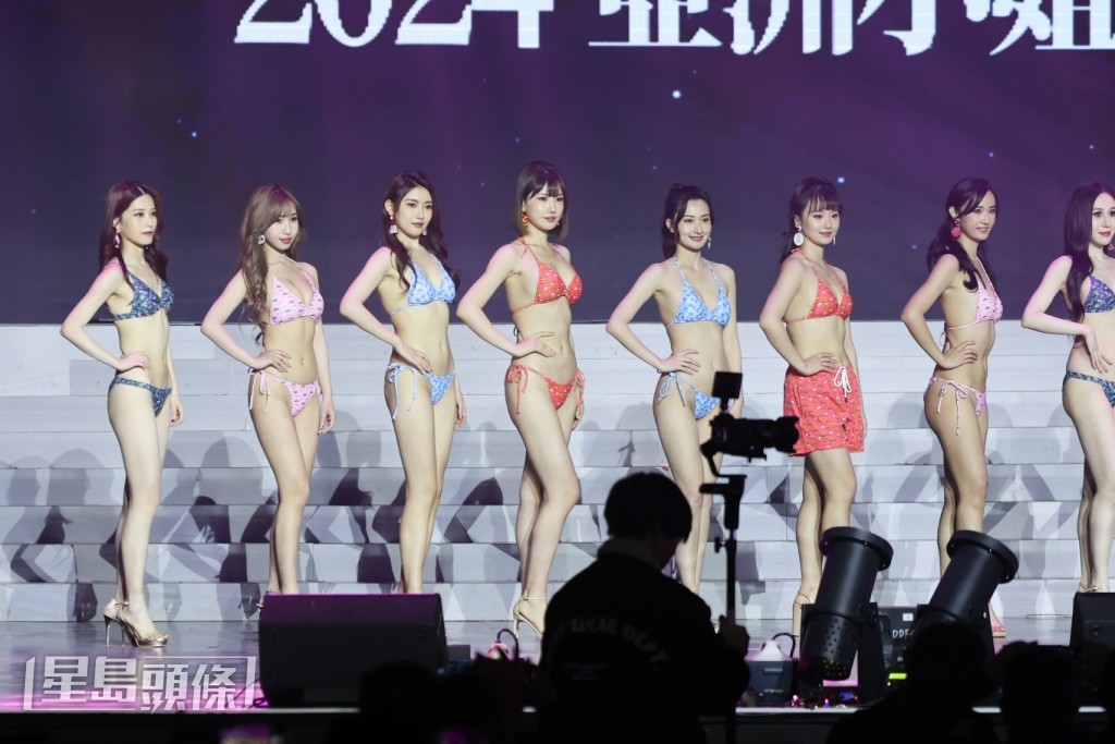 16位佳丽有泳衣问答环节。 16位佳丽有泳衣问答环节。