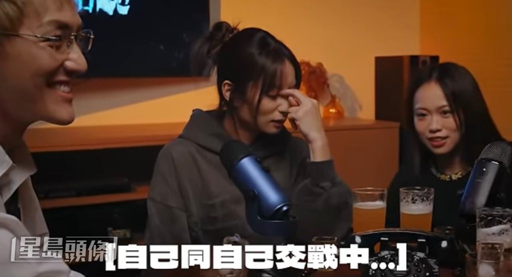 主持更問她:「講三個男朋友媽媽唔好嘅嘢」,kayan9896要公開大數薛芷倫。 主持更問她:「講三個男朋友媽媽唔好嘅嘢」,kayan9896要公開大數薛芷倫。