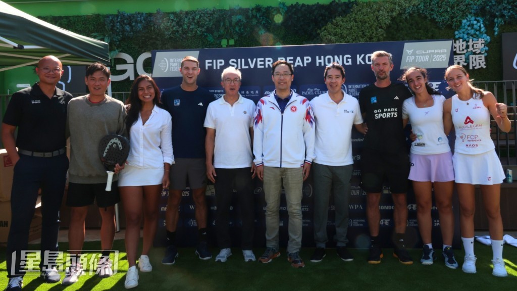 体育专员蔡健斌(右5)表示,FIP银级赛为香港板网球注入强大动能。 体育专员蔡健斌(右5)表示,FIP银级赛为香港板网球注入强大动能。