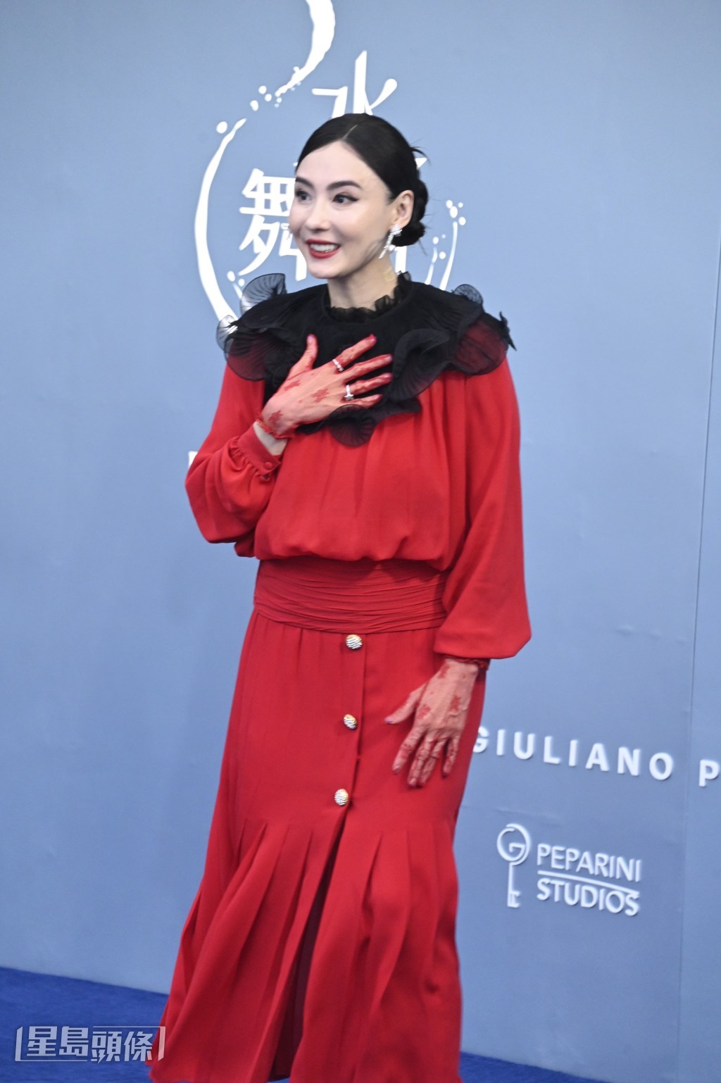 何超儀透露二人曾討論電影上的合作,想大家演同一個角色。 何超儀透露二人曾討論電影上的合作,想大家演同一個角色。