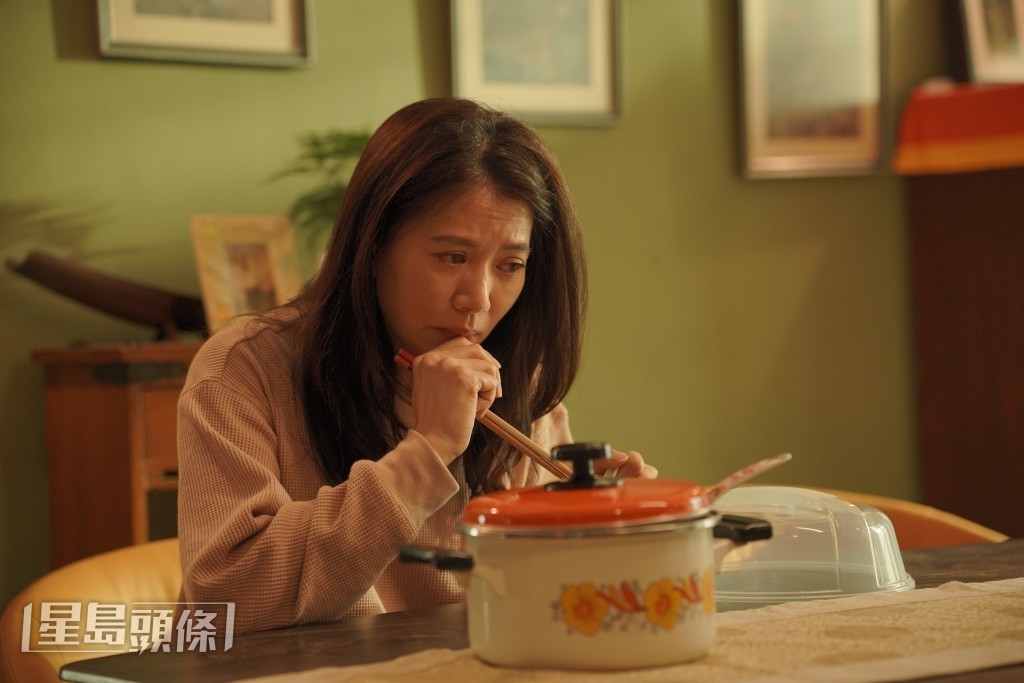 袁詠儀在演繹突然有喜的「媽媽」非常到位。