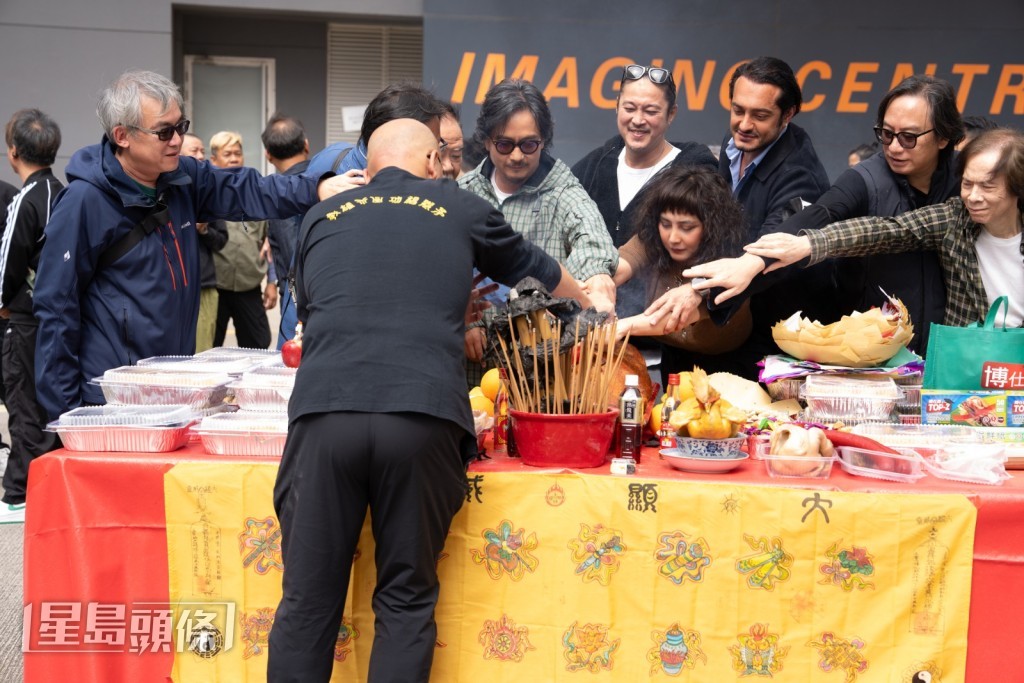  陳⼦聰直言起初看到他們練到成身傷、都擔心。