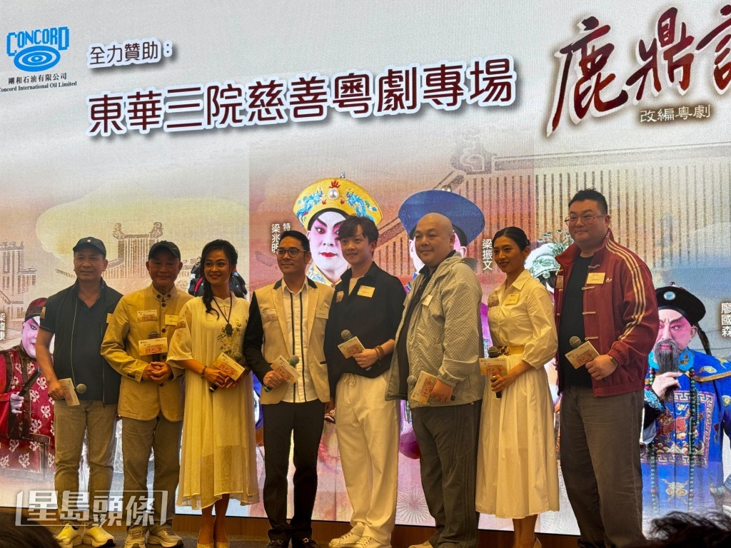 會上介紹梁非同在劇中飾演雙兒、王潔清演建寧公主、阮德鏘就做奸角鰲拜、而梁兆明演康熙。 會上介紹梁非同在劇中飾演雙兒、王潔清演建寧公主、阮德鏘就做奸角鰲拜、而梁兆明演康熙。
