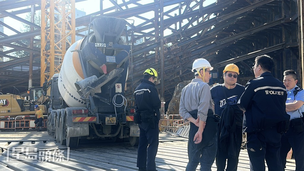 勞工處指已即時派員到意外現場展開調查，並已向有關承建商發出「暫時停工通知書」。劉漢權攝