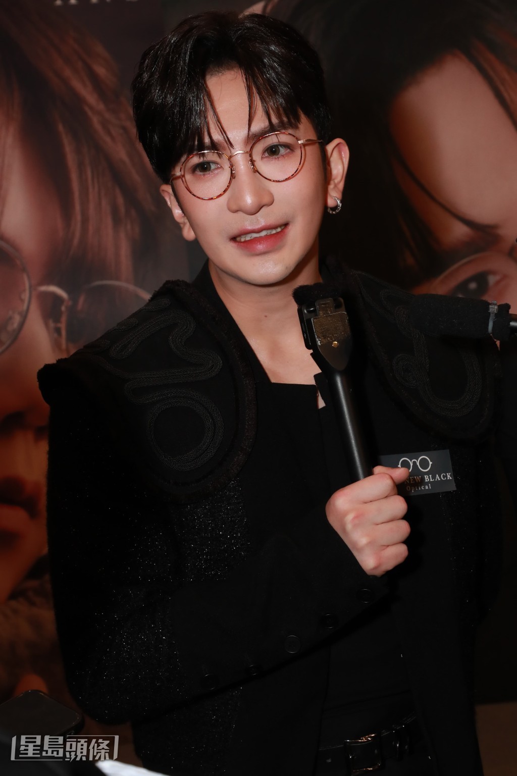 AL昨晚搭夜機從韓國返香港,但他睇落非常精神! AL昨晚搭夜機從韓國返香港,但他睇落非常精神!
