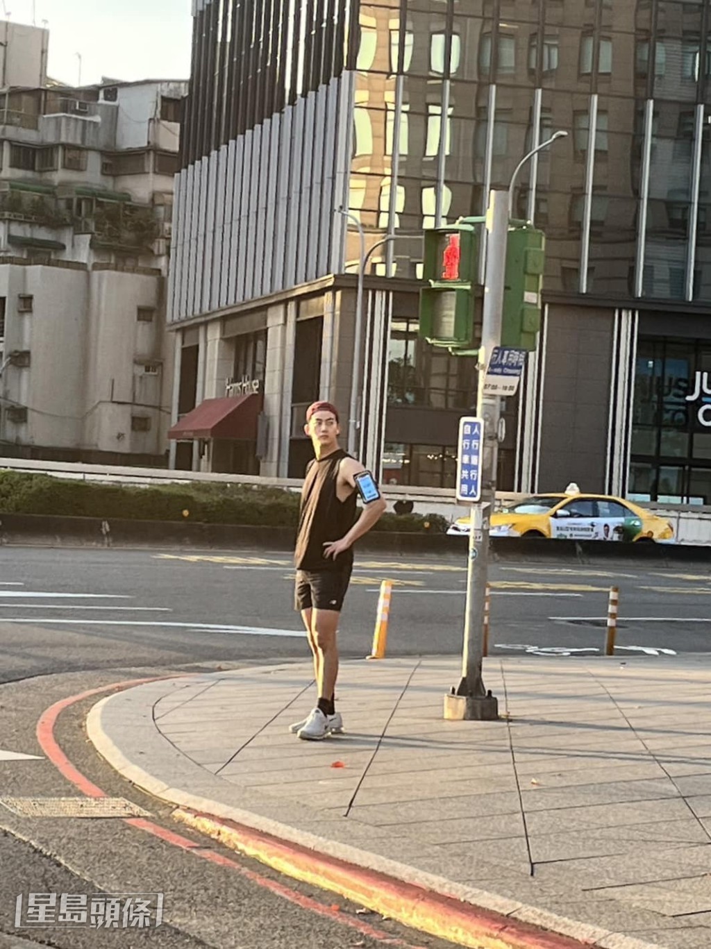 台灣fans年初在街頭捕獲澤演跑步。 台灣fans年初在街頭捕獲澤演跑步。
