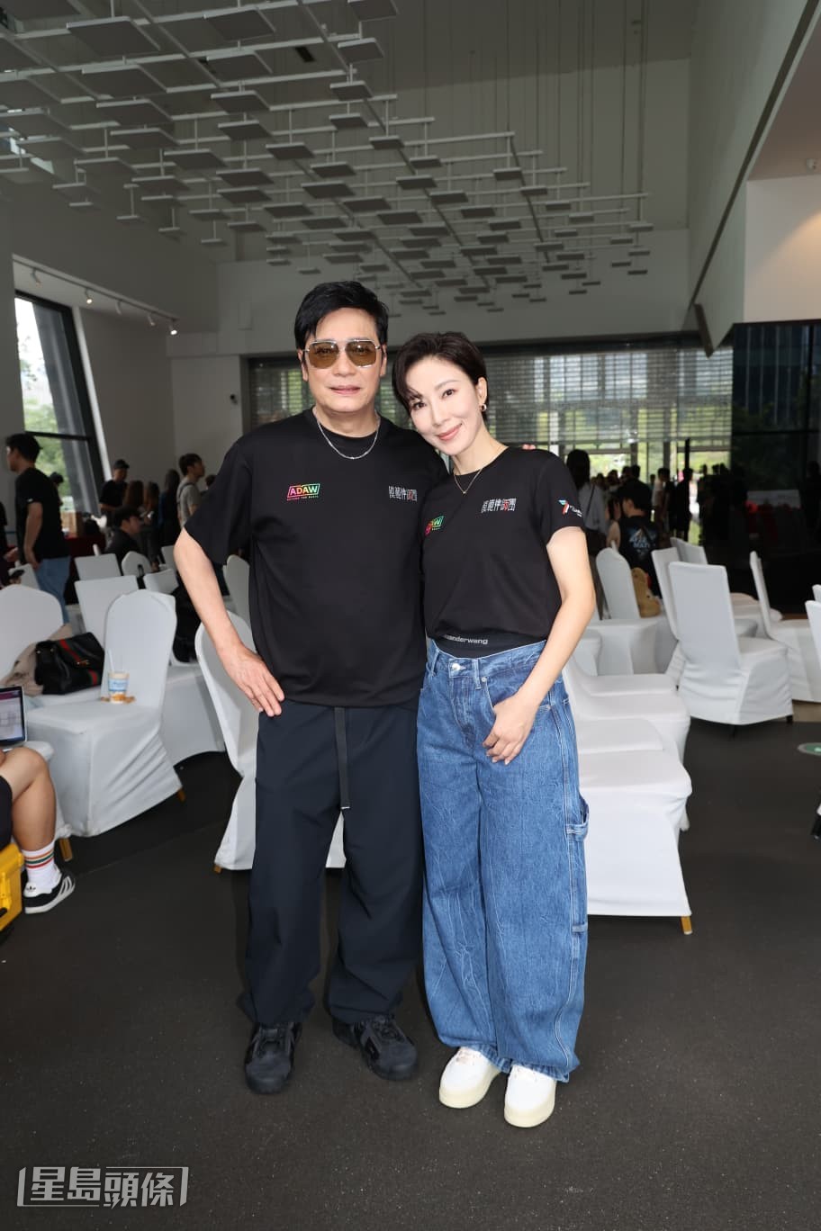楊茜堯指在20多年前曾在《流金歲月》和《衛斯理》中與羅嘉良合作。 楊茜堯指在20多年前曾在《流金歲月》和《衛斯理》中與羅嘉良合作。