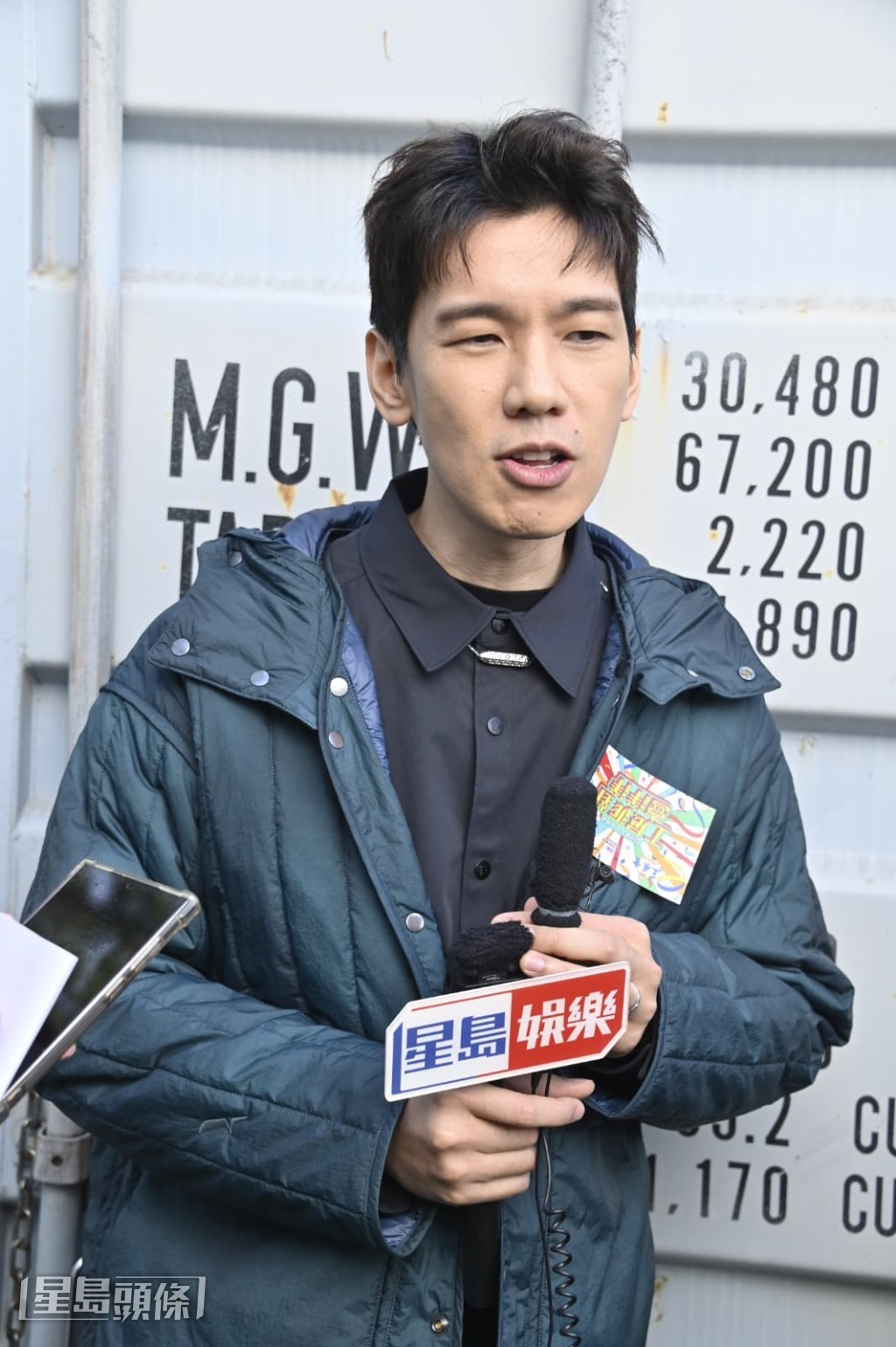 他日前出席《叱咤》頒獎禮，坐足全晚，他直言歌手和音樂類型越來越多，但獎項數目無變，的確是令競爭大了。