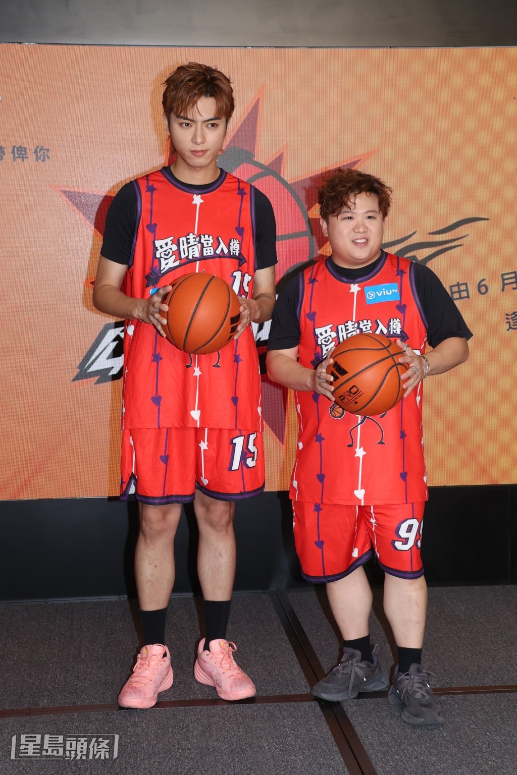 被指是197,193受訪時指是沒脫鞋度高所致。 被指是197,193受訪時指是沒脫鞋度高所致。
