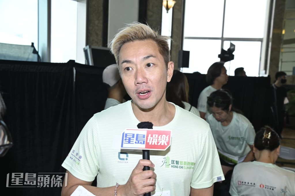 提到同是《聲秀》導師的蘇永康的大陸演唱會被取消,劉浩龍指經常見到對方,覺得他的心情不錯。 提到同是《聲秀》導師的蘇永康的大陸演唱會被取消,劉浩龍指經常見到對方,覺得他的心情不錯。