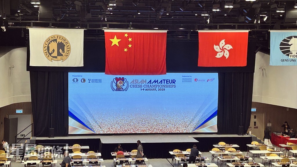 男子在體育館參加國際象棋比賽期間暈倒。蔡楚輝攝