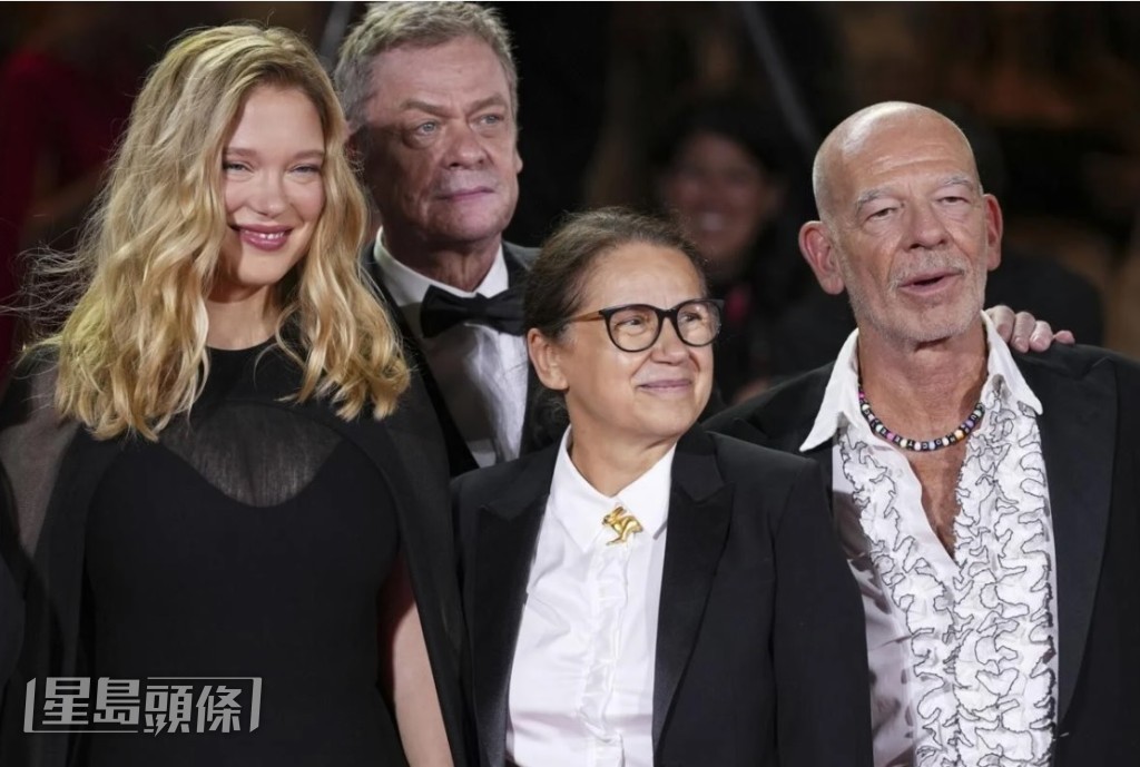 Lea Seydoux（左一）雖缺席記者會，但昨晚最終現身首映禮。（美聯社）