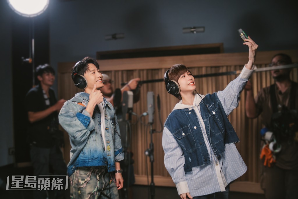 2人開心Selfie。