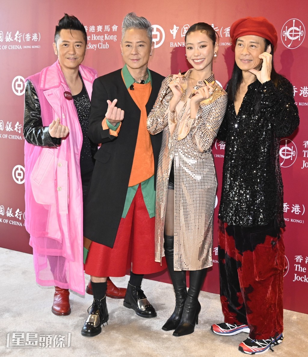 JACE與草蜢3子合照。