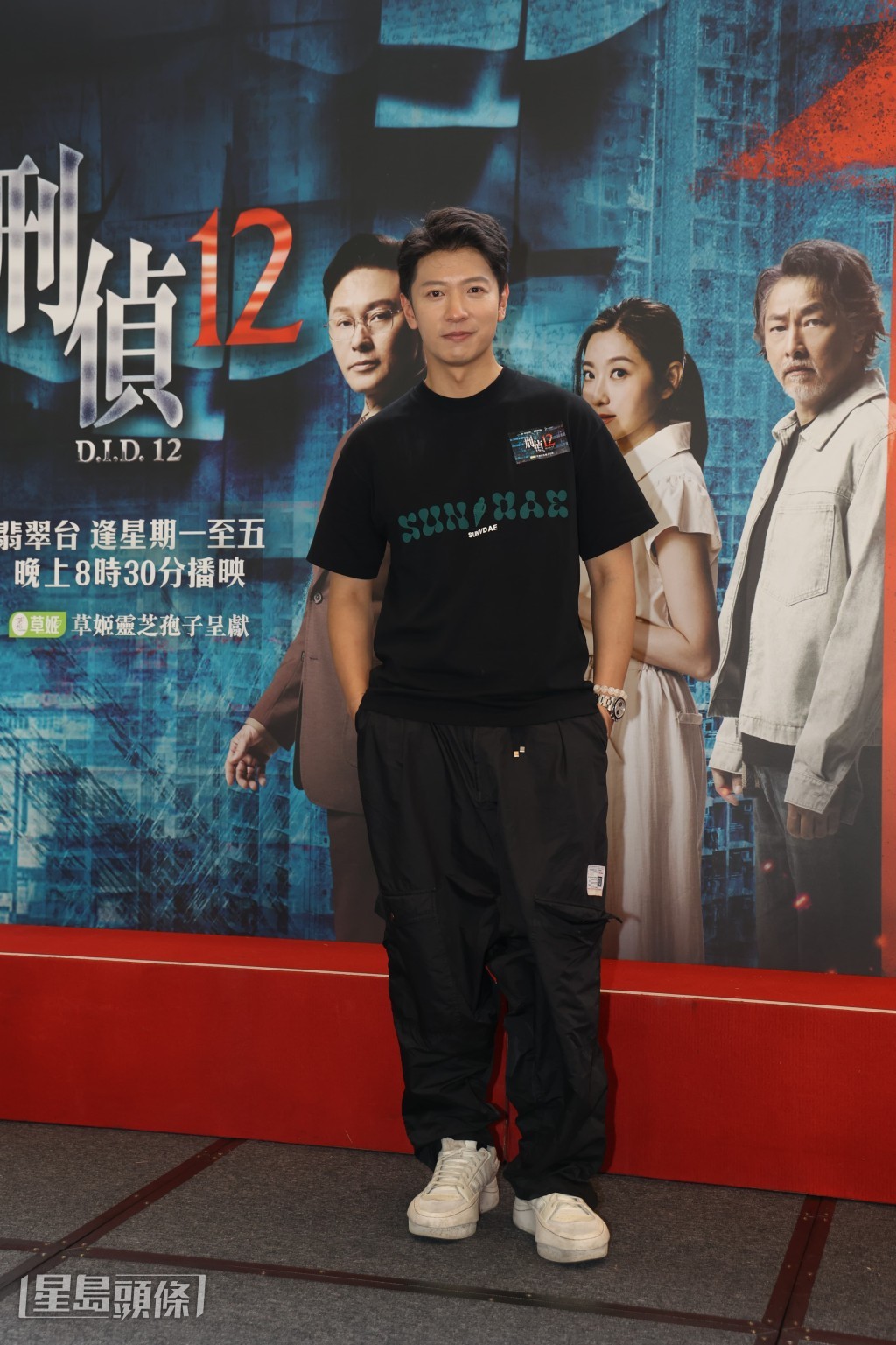 網民笑指眾人演出的表情似被迫,高鈞賢表示不介意網民評論。 網民笑指眾人演出的表情似被迫,高鈞賢表示不介意網民評論。