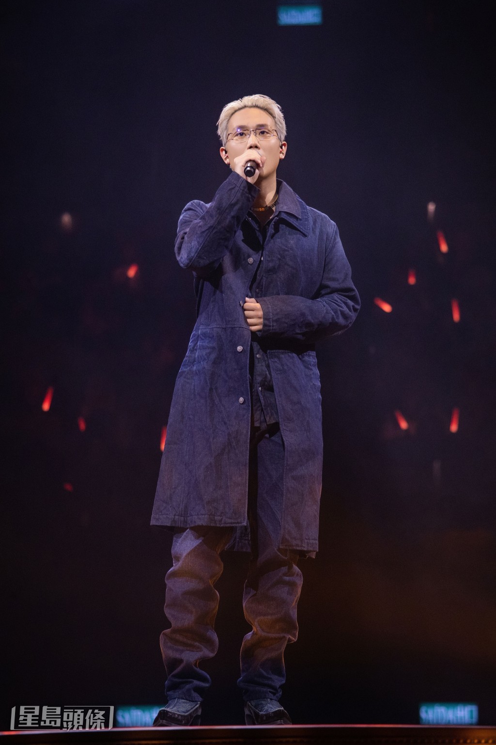 CY於尾場情深演繹代表作《滴滴金》。