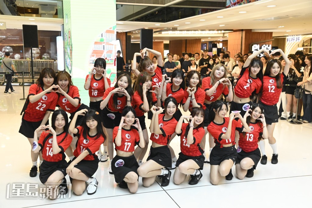 Idol Girls身穿球衣服裝出席見面會。 Idol Girls身穿球衣服裝出席見面會。