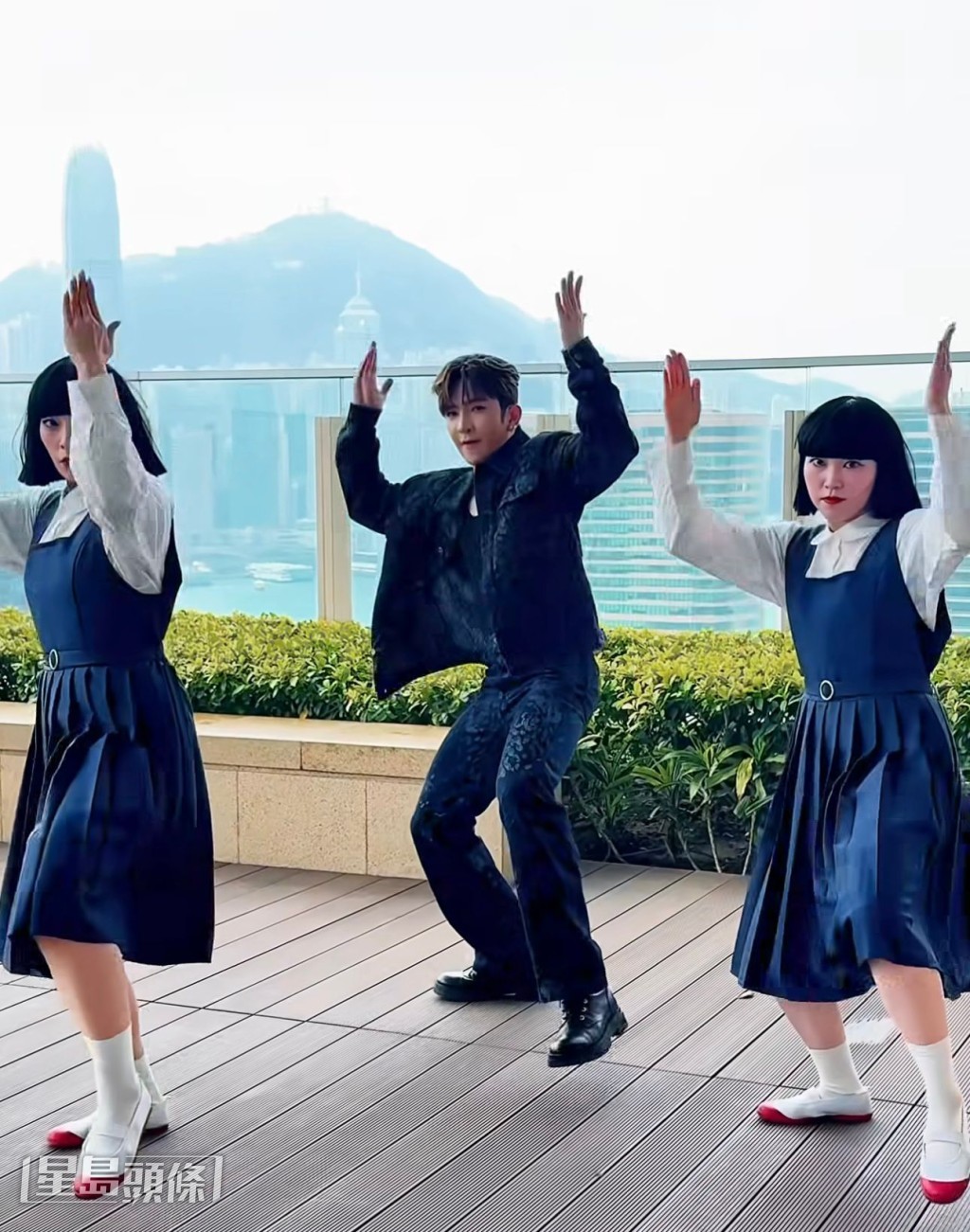 動作整齊合拍，大曬舞技，相當厲害。