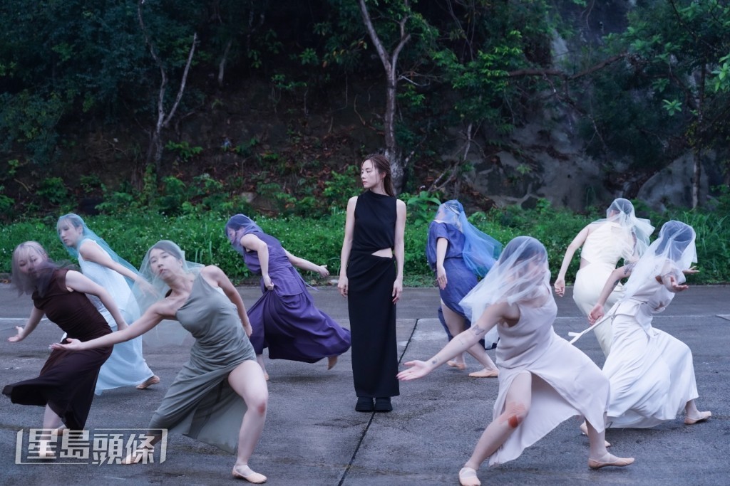 再與Dancers拼湊出唯美畫面。