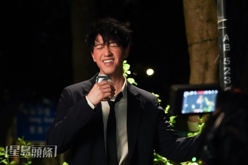 馮允謙化了一臉紅卜卜的「醉酒look」。 馮允謙化了一臉紅卜卜的「醉酒look」。