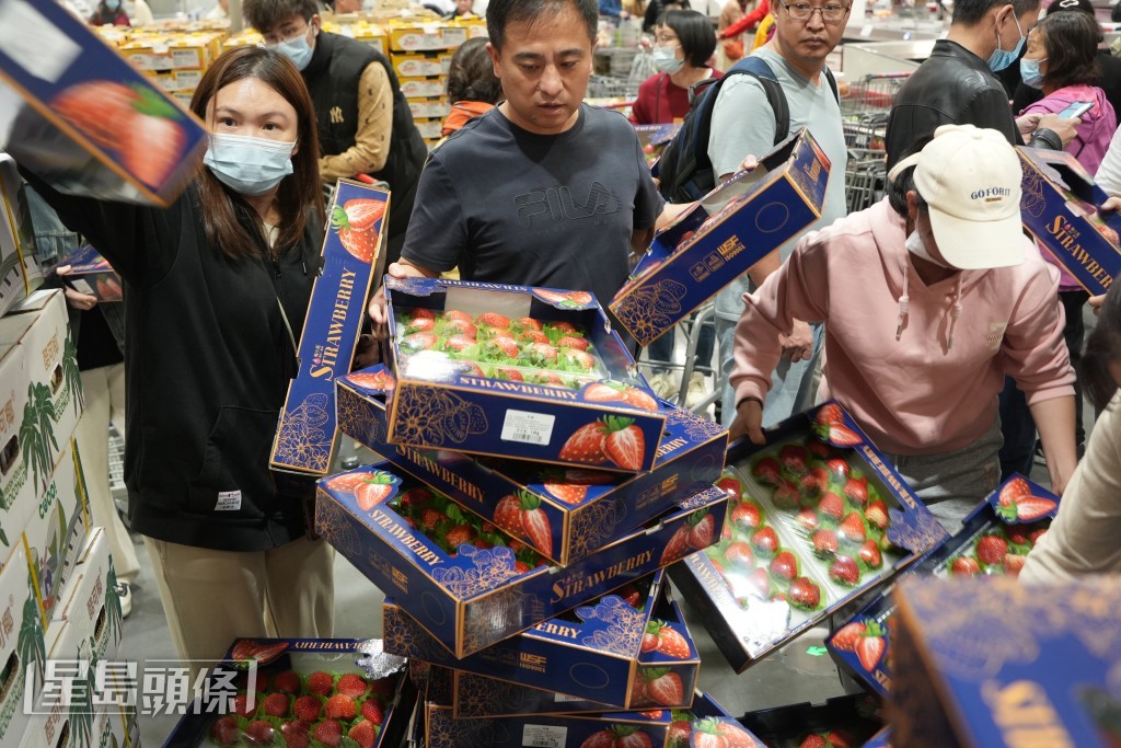 市民主攻茅台、愛馬仕及草莓熊等商品。吳艷玲攝