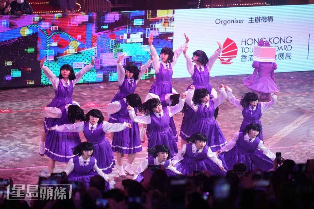 日本當紅女子舞團Avantgardey亮相,表演YOASOBI大熱歌曲《IDOL》。 日本當紅女子舞團Avantgardey亮相,表演YOASOBI大熱歌曲《IDOL》。