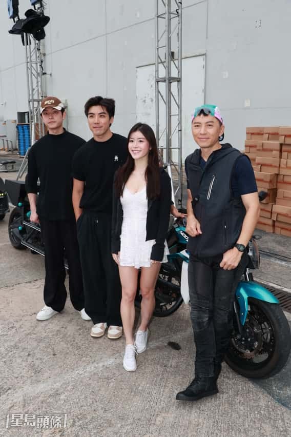 袁偉豪要駕電單車載港姐冠軍陳詠詩。 袁偉豪要駕電單車載港姐冠軍陳詠詩。