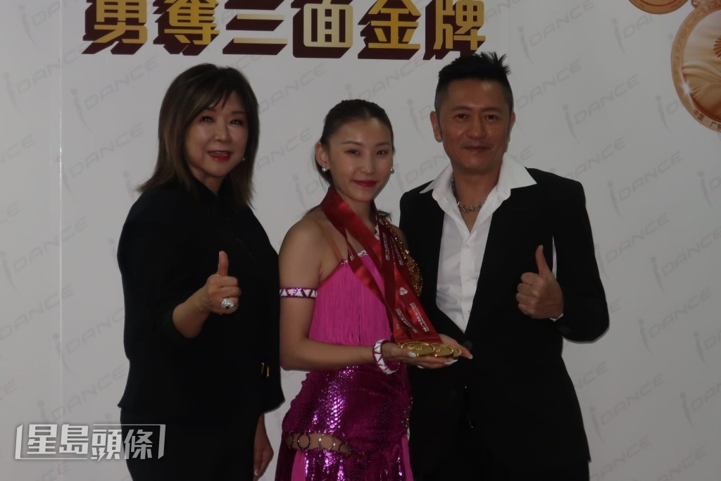 今日（13日）與學院另一位創辦人謝景霞為Pandora舉行祝捷會。