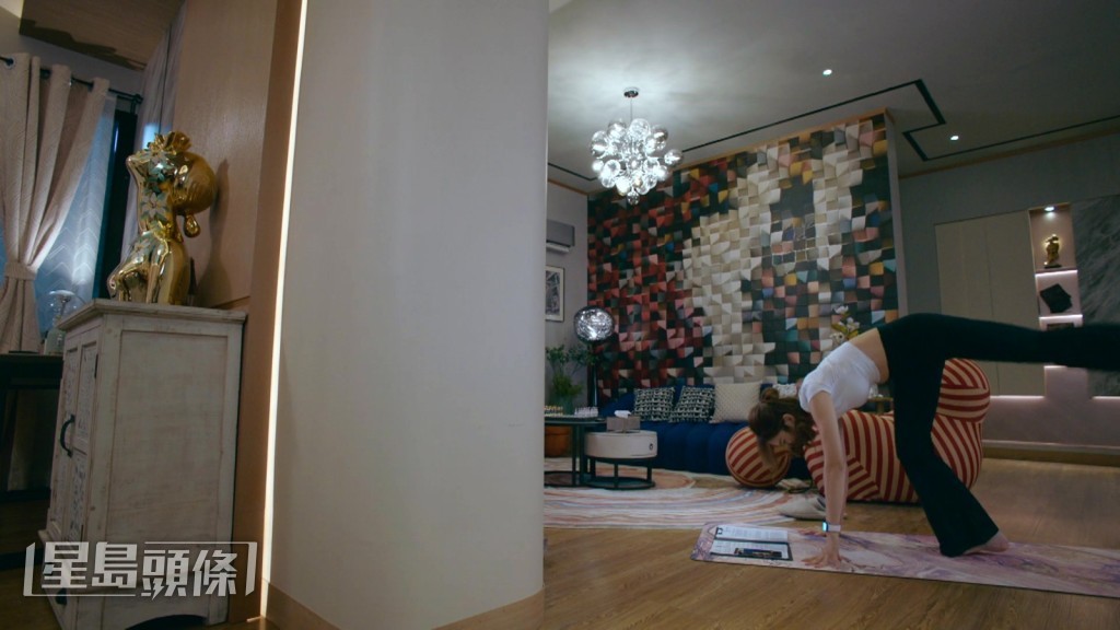 Kelly不但零唧肉、臀部、腰間及大腿線條更是相當完美。