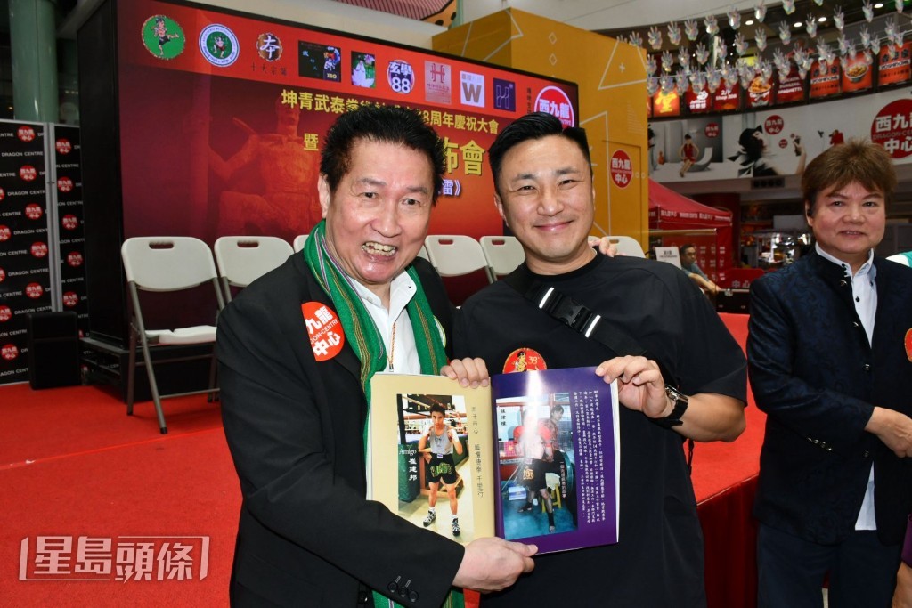 徐家傑稱看着崔建邦長大。 徐家傑稱看着崔建邦長大。