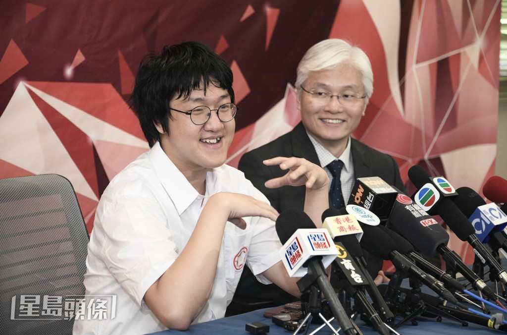王海博亦提到,自己喜歡嘗試新事物,比較喜歡踩單車和看課外書,尤其是歷史。陳浩元攝 王海博亦提到,自己喜歡嘗試新事物,比較喜歡踩單車和看課外書,尤其是歷史。陳浩元攝