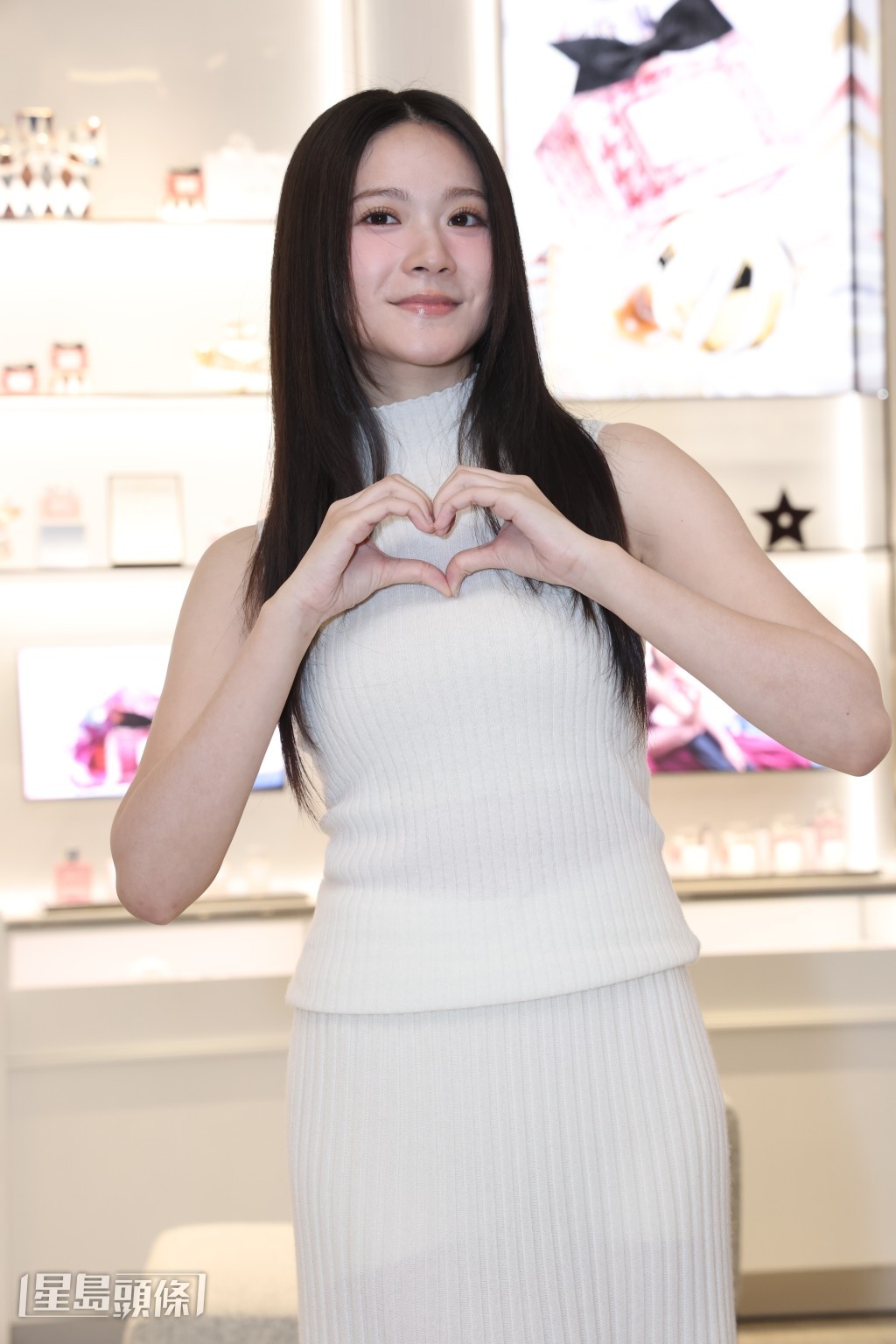 Cloud指上次演的舞台劇是傷心,今次卻完全不同,覺得演搞笑難過傷心。 Cloud指上次演的舞台劇是傷心,今次卻完全不同,覺得演搞笑難過傷心。
