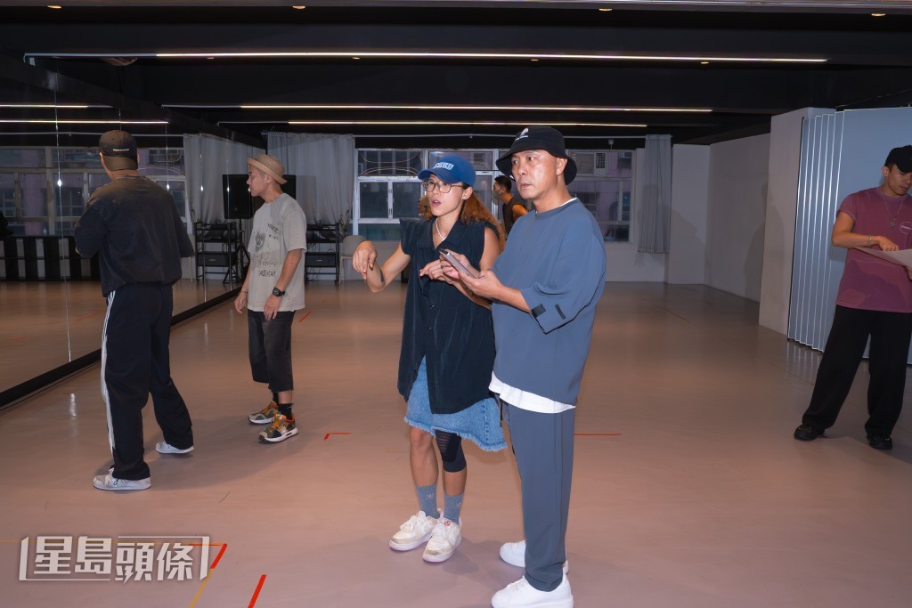 唔知Dicky嘅「林峯櫈」練成點呢！