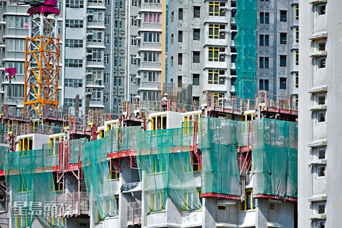 公屋平均租金與公屋租戶平均家庭收入比例,建議加租後是9.7%。資料圖片 公屋平均租金與公屋租戶平均家庭收入比例,建議加租後是9.7%。資料圖片