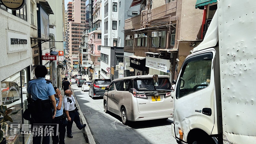 警方在場調查。蔡楚輝攝 警方在場調查。蔡楚輝攝