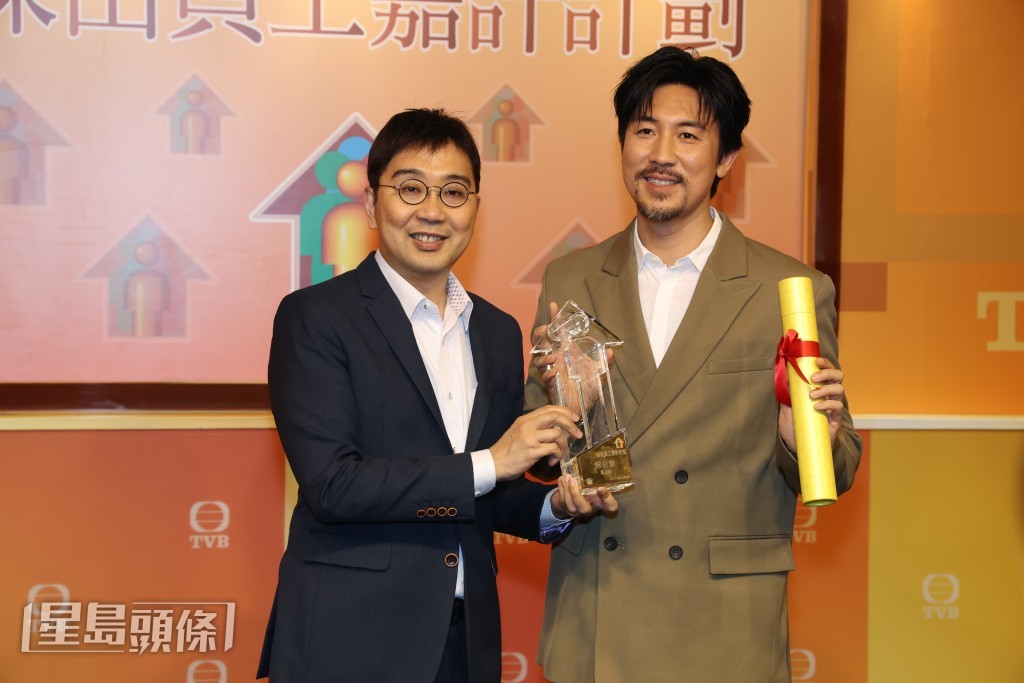 他表示曾獲該獎有陳豪和安德尊,自己感榮幸可加入這行列。 他表示曾獲該獎有陳豪和安德尊,自己感榮幸可加入這行列。