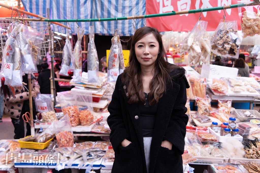 秀英海味雜貨負責人Natalie表示，宜先蒸再慢火煎香蠔。