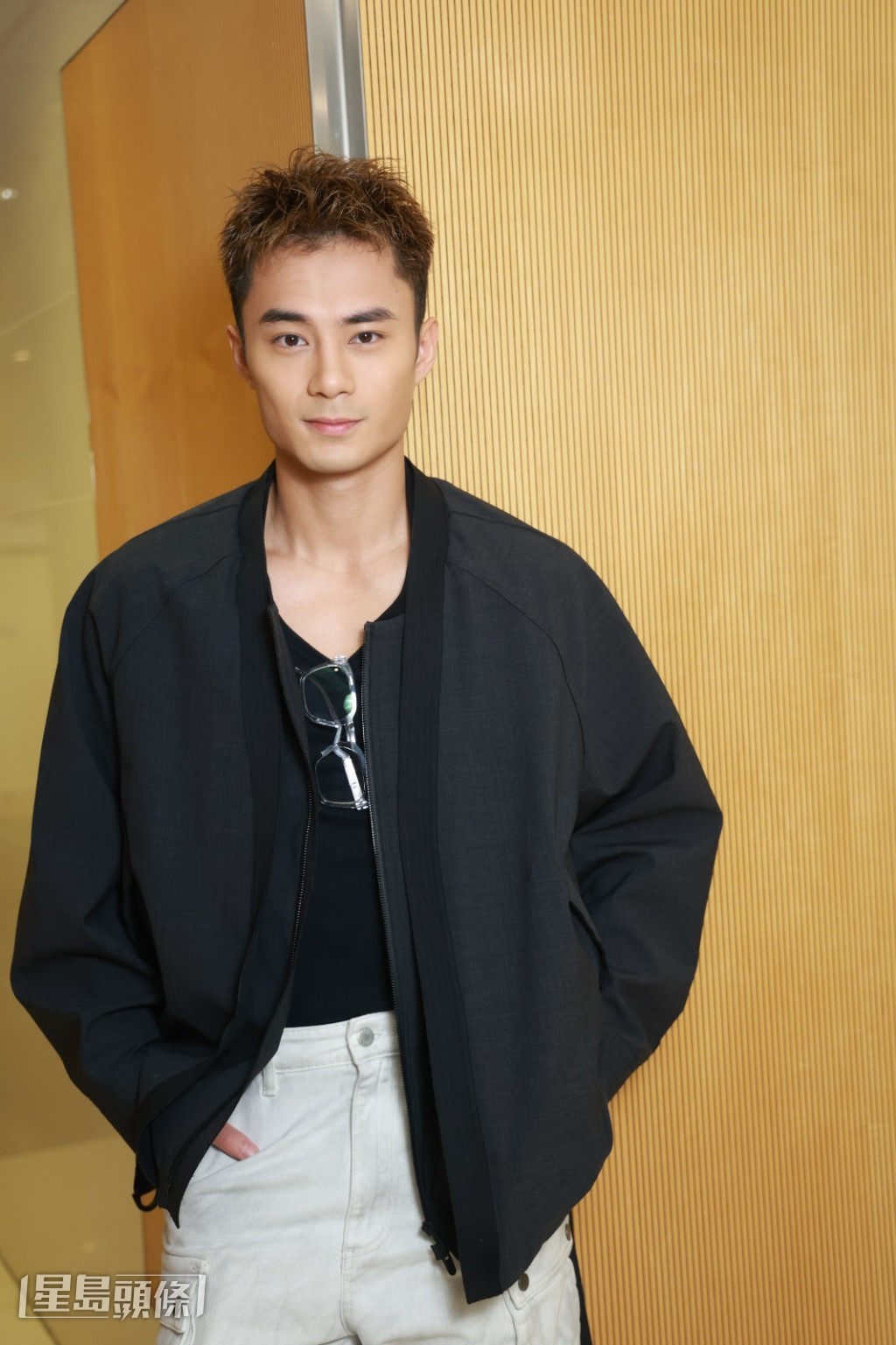 孔德賢透露角色畢鳴是個「宅男廢青」。