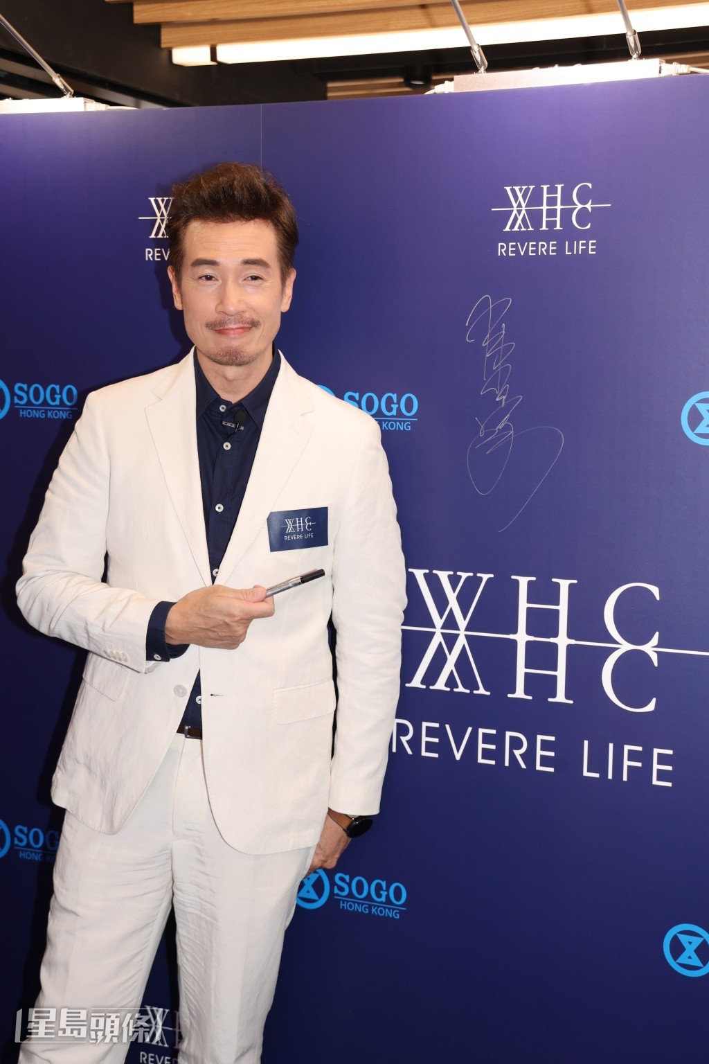 陳豪坦言最不習慣是收銀。 陳豪坦言最不習慣是收銀。