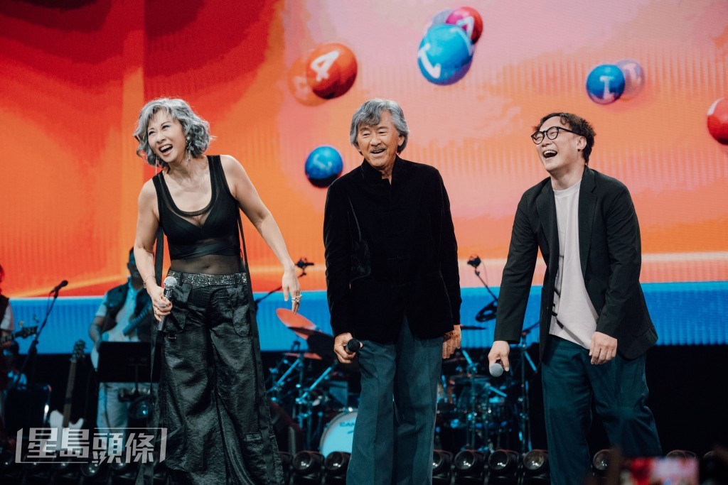 Eason更驚喜上台獻唱。
