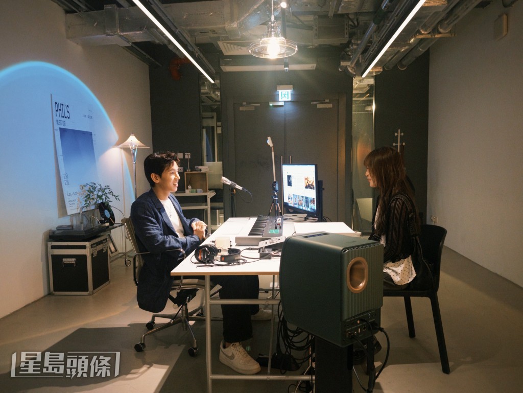 在另一項周末限定活動上,邀請參加者分享故事,林奕匡則以音樂做回應。 在另一項周末限定活動上,邀請參加者分享故事,林奕匡則以音樂做回應。