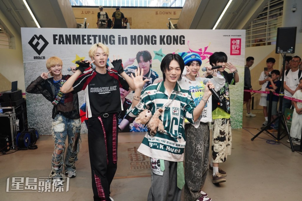 (左起)EMOTI:M成員:Rei(玲)、Ju Hyun(周玹)、Chan Yul(攢燏)、Yeong Ho(永浩)、Jin Won(振源)。 (左起)EMOTI:M成員:Rei(玲)、Ju Hyun(周玹)、Chan Yul(攢燏)、Yeong Ho(永浩)、Jin Won(振源)。