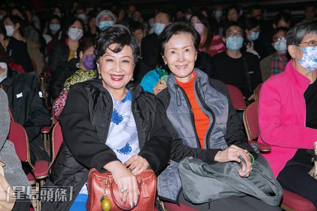 七公主的薛家燕與沈芝華曾結伴睇呂方演唱會,久未在港露面的沈芝華依然好精靈! 七公主的薛家燕與沈芝華曾結伴睇呂方演唱會,久未在港露面的沈芝華依然好精靈!