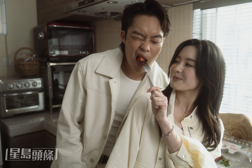 胡子彤《見一個愛一個》MV，赤裸上身，林千渟做佢女友。歌曲由張蔓莎、陳可為作曲 ，夫妻檔徐浩監製、曾樂彤填詞。