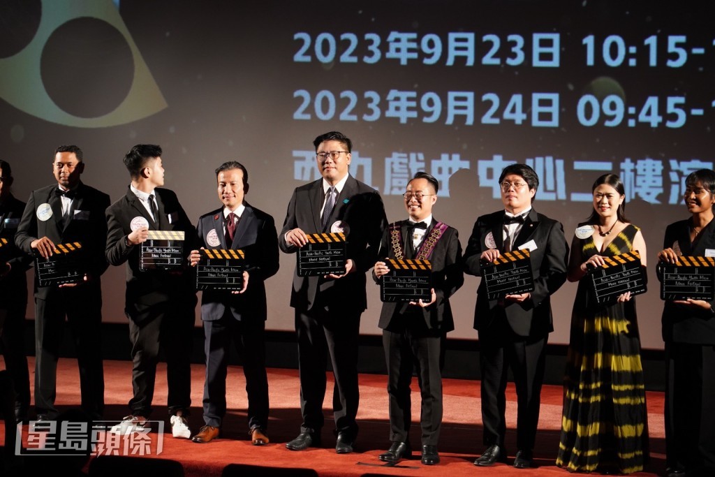 民政及青年事務局副局長梁宏正主禮，同場亦有11位亞太青年導演一同為微電影節揭開序幕。